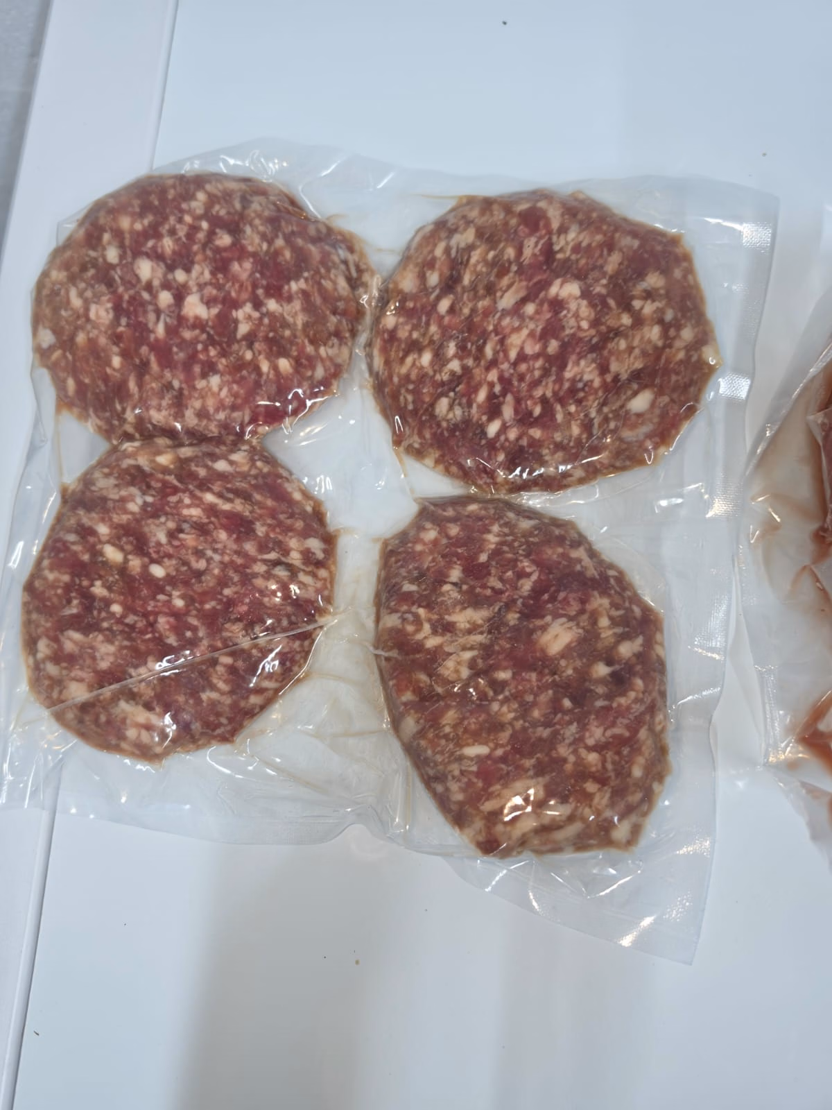 Cuatro hamburguesas de buey envasadas al vacío